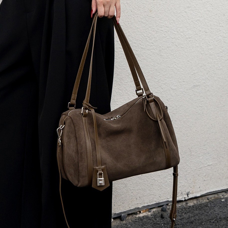 Luxury Bags With Silver Hardware - حقائب نسائية فاخرة جديدة لشتاء 2026