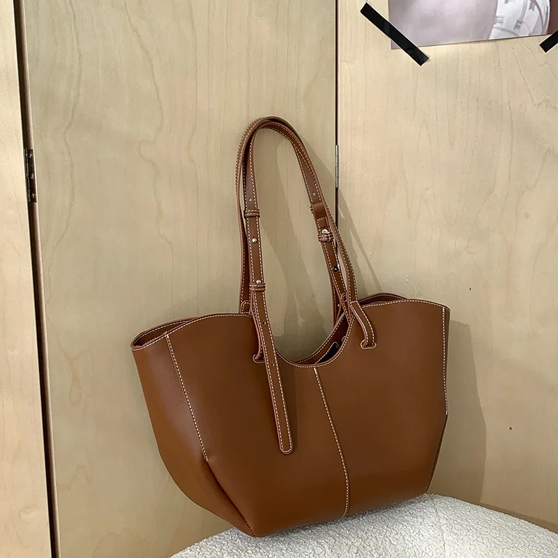 Luxury Bag Collection - حقيبة يد نسائية عتيقة الطراز ذات