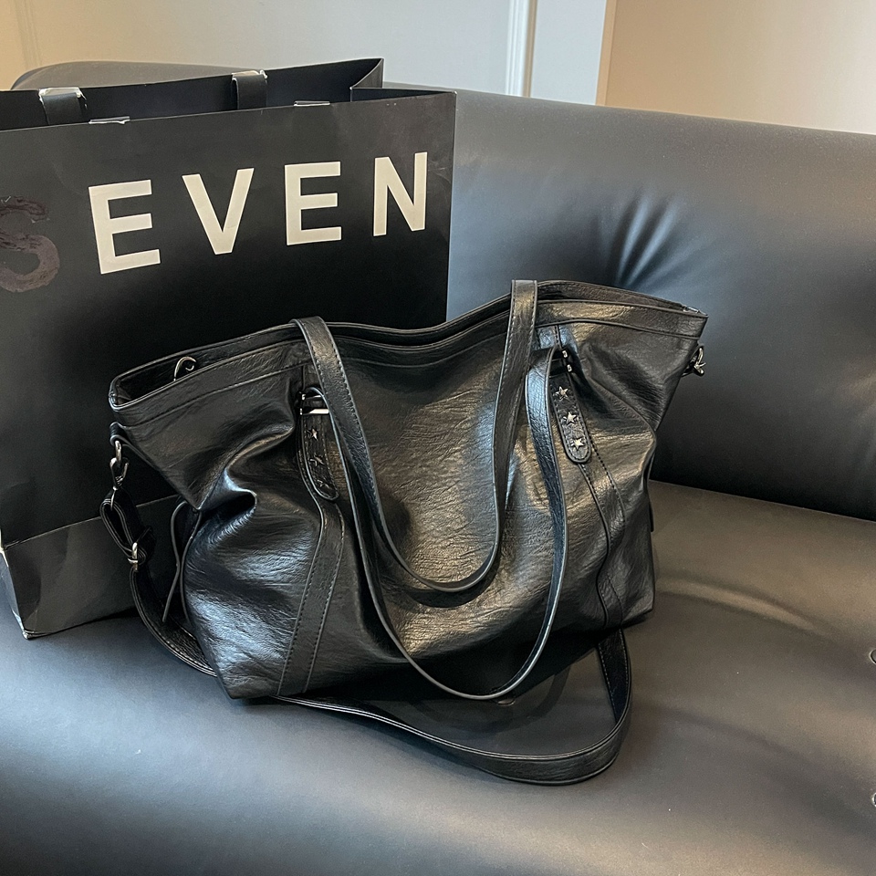 حقائب كتف كبيرة سوداء للنساء 2 - مراجعة Luxury Bags For Travel وسعره