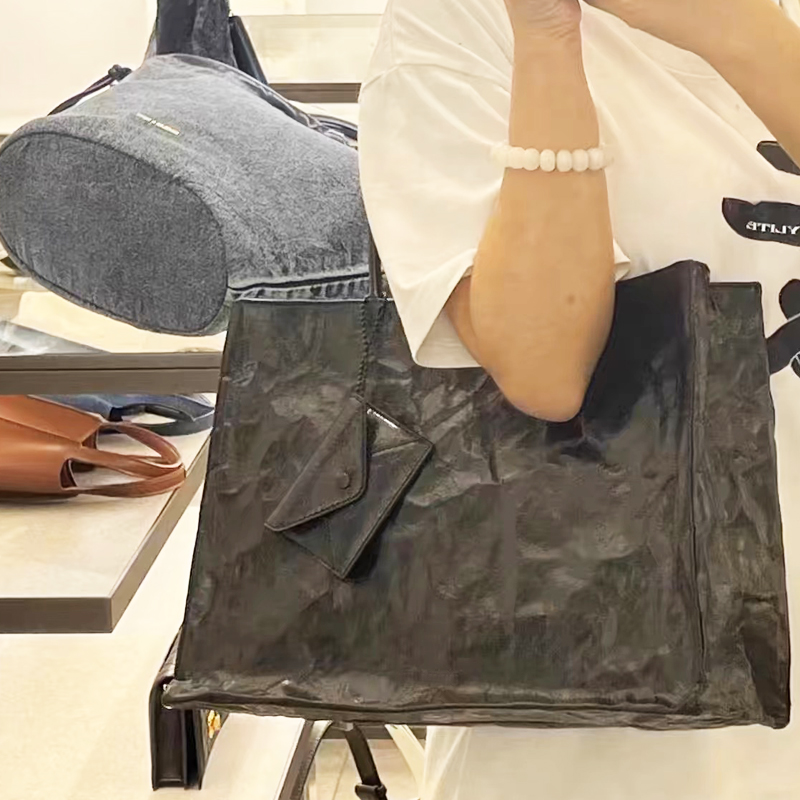 أكياس محفورة على ورق كرافت الك - مراجعة Luxury Bag Collection وسعره