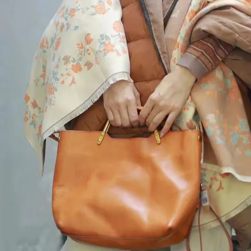حقيبة يد جلدية ناعمة للنساء بم - مراجعة Structured Handbag Top Handle وسعره