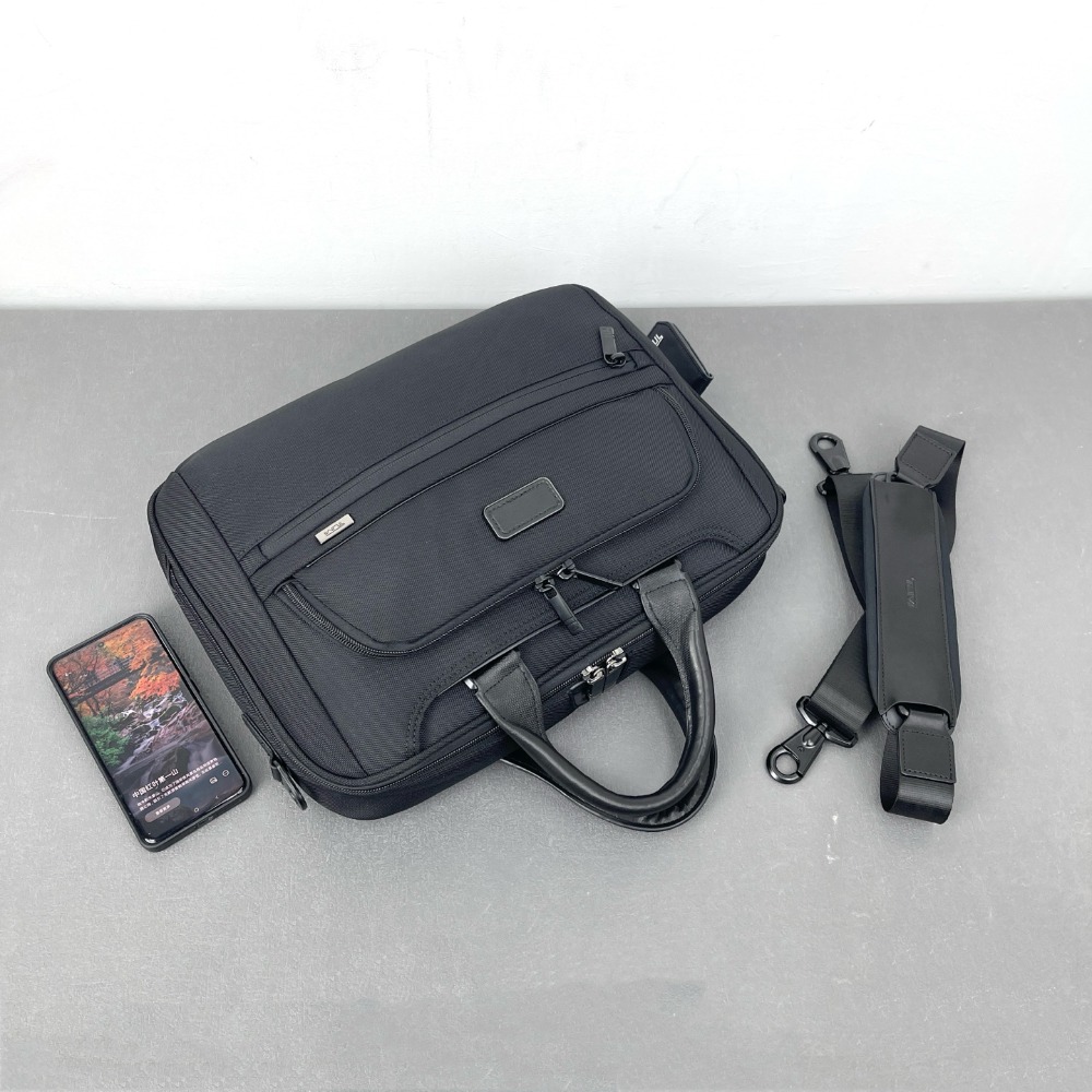 حقيبة أعمال فاخرة للرجال، مصنو - مراجعة Luxury Bags For Travel وسعره