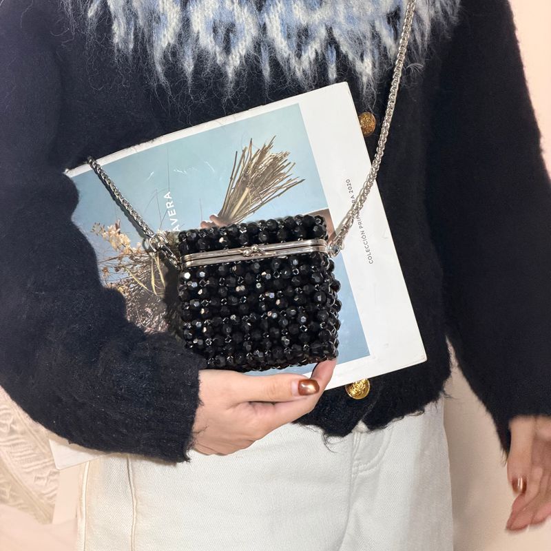 حقيبة كلاتش كلاسيكية مطرزة بال - مراجعة Luxury Bags Sales وسعره