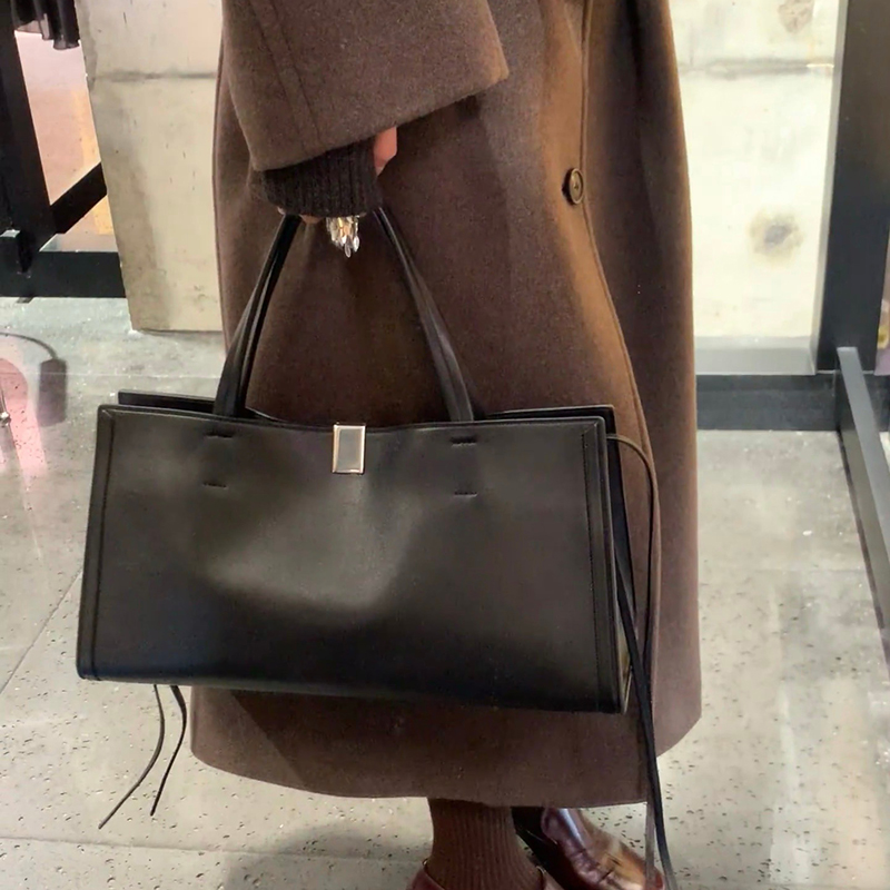 حقائب نسائية فاخرة من جلد البق - مراجعة Luxury Bags With Silver Hardware وسعره