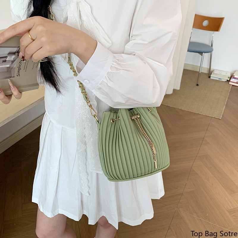 حقيبة نسائية بسلسلة وحزام كتف، - مراجعة Structured Handbag Top Handle وسعره
