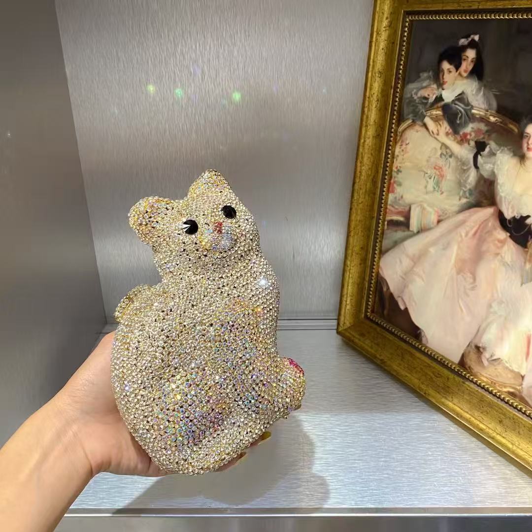 حقيبة يد نسائية ذهبية على شكل  - مراجعة Luxury Bags Cute وسعره
